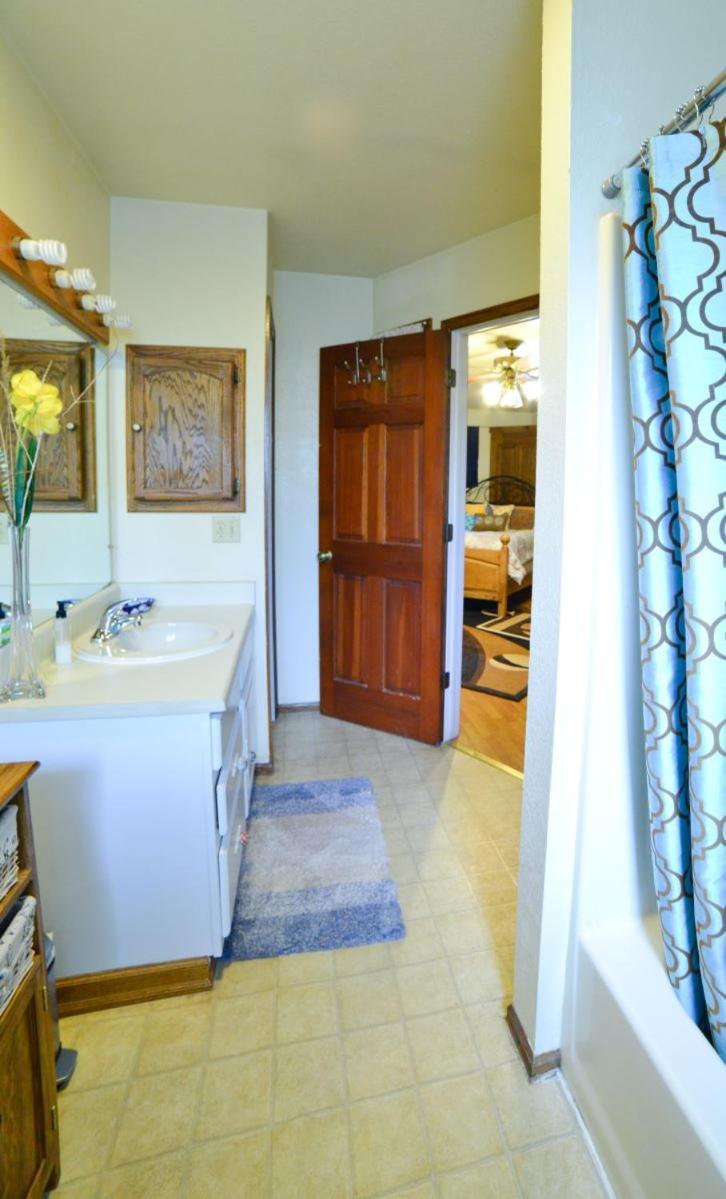 1729_Arborway Villa Colorado Springs Ruang foto